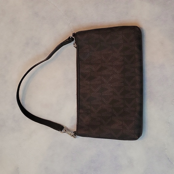 Michael Kors Wristlet - Picture 2 of 11